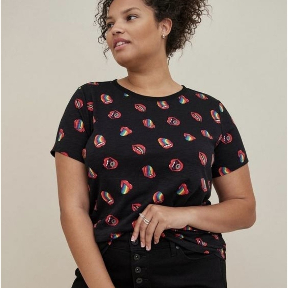 Torrid Super Soft Slub Knit Lips Print Tee Size 1X Short Sleeve Top NEW Rainbow